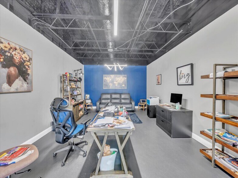 More Photos Of 3010 University Dr NW, Huntsville Showroom For Sale