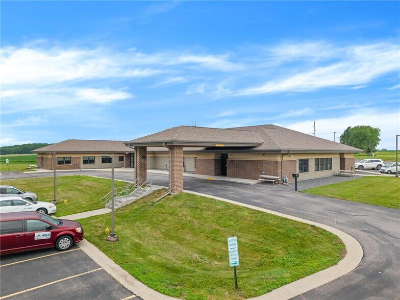 Primary Photo Of 1004 N Loeffler Ave, Caledonia Medical For Sale