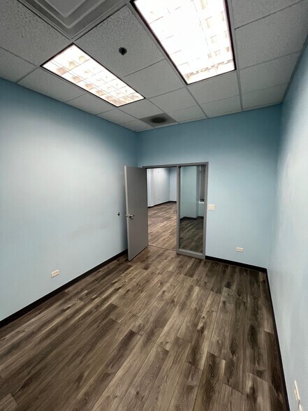 More Photos Of 215 Remington Blvd, Bolingbrook Medical For Lease