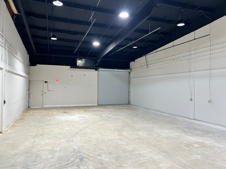 More Photos Of 402-424 Pryor Dr, Chattanooga Warehouse For Lease