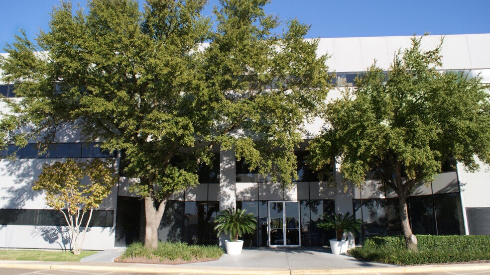 More Photos Of 10039 Bissonnet St, Houston Office For Lease