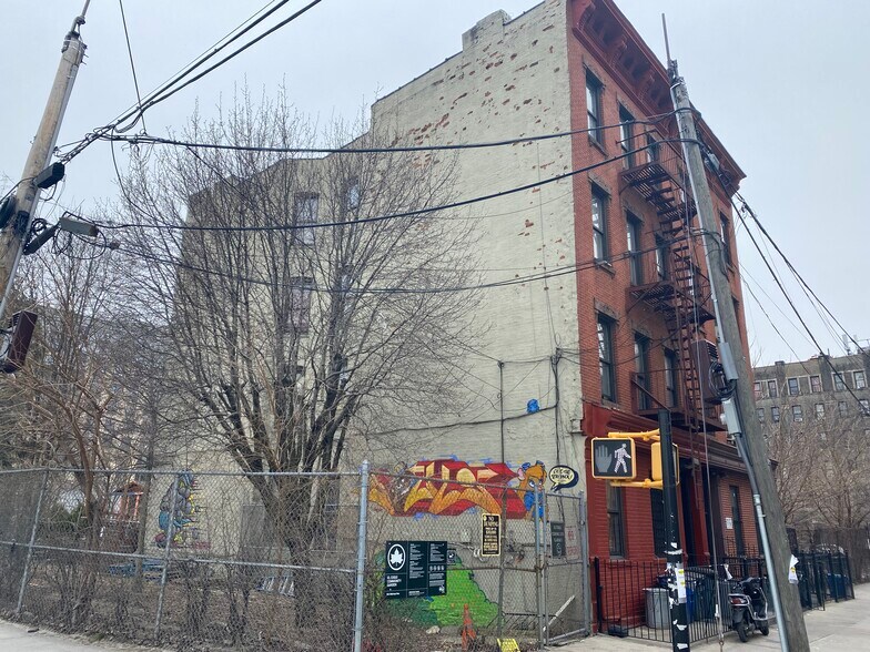 More Photos Of 922 Melrose Ave, Bronx Apartments For Sale
