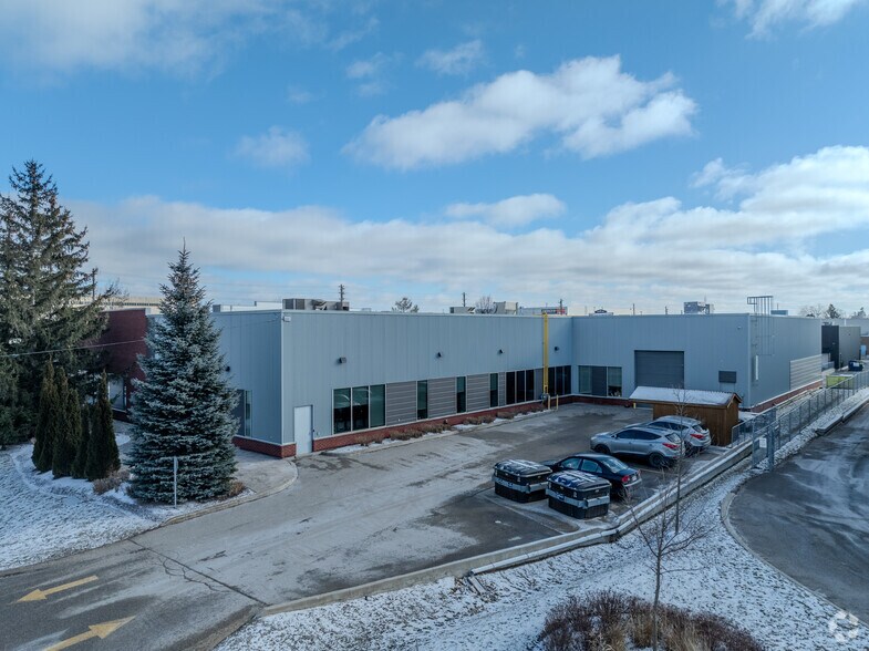 More Photos Of 42 Arrow Rd, Guelph Manufacturing For Lease