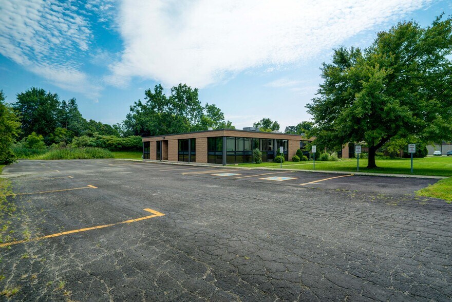 More Photos Of 1540 N Routledge Park, London Office For Lease