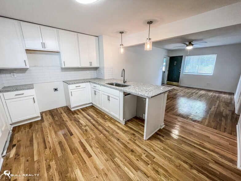 More Photos Of 711 Oakview Rd, Decatur Apartments For Sale