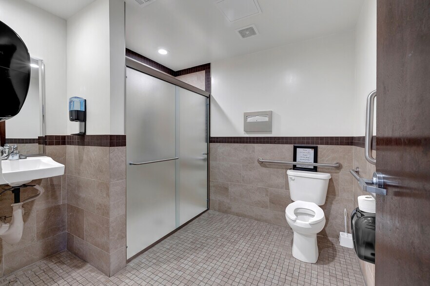 More Photos Of 5701 W Charleston Blvd, Las Vegas Medical For Sale
