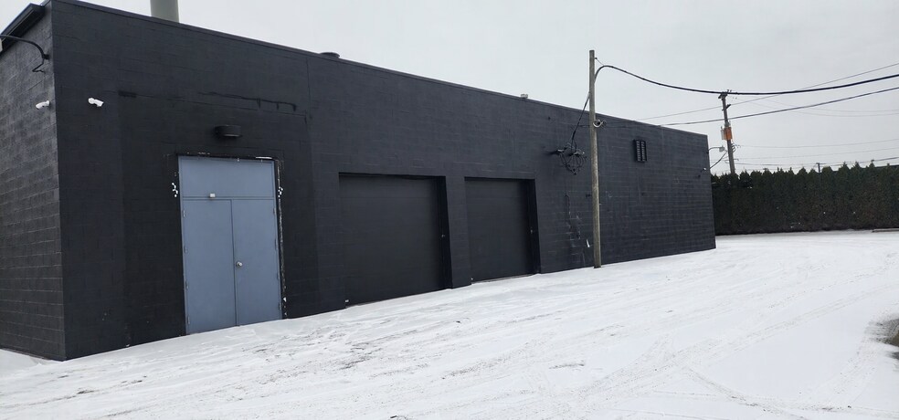 More Photos Of 2468-2470 Industrial Row Dr, Troy Warehouse For Lease