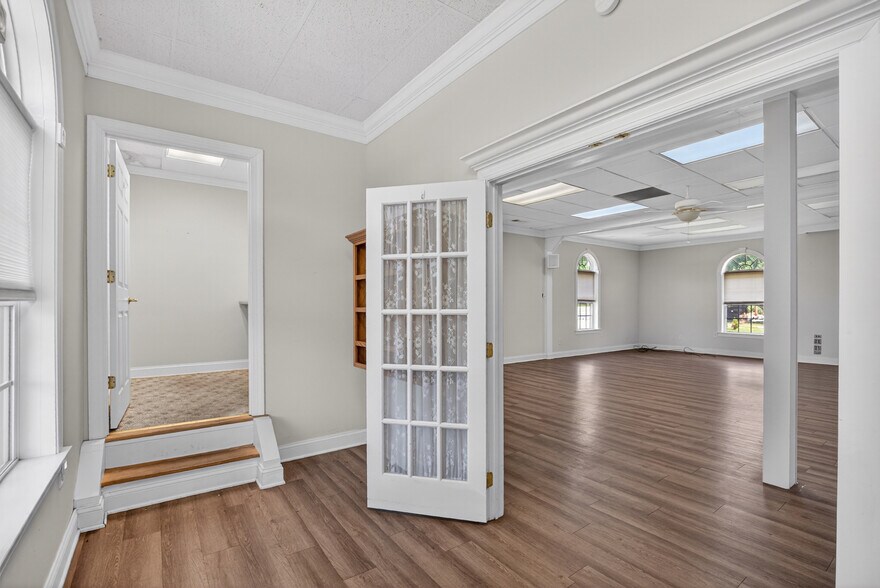 More Photos Of 168 Faulconerville Dr, Amherst Flex For Sale