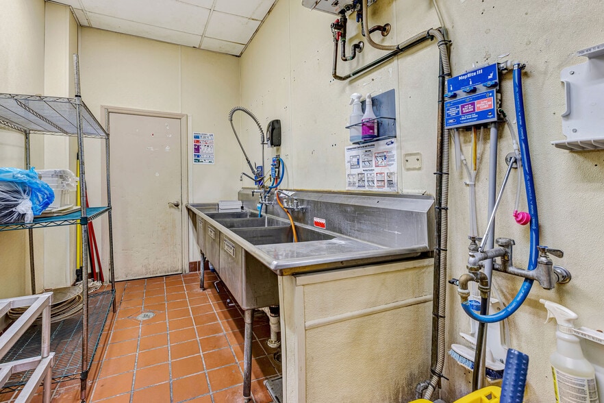 More Photos Of 920 Loveland-Madeira Rd, Loveland Storefront For Lease