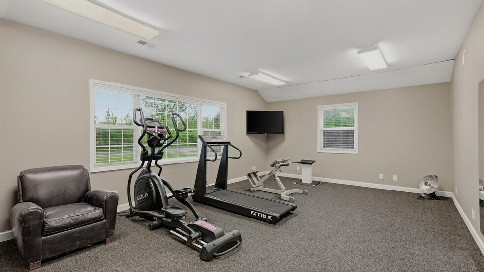 More Photos Of 2450 NW Lowenstein Dr, Lee's Summit Flex For Sale