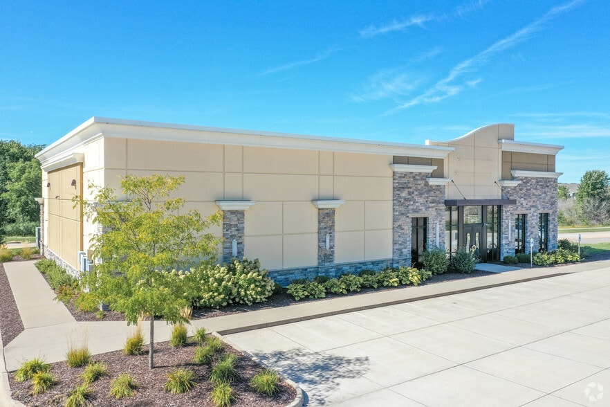 More Photos Of 4201 Elmore Ave, Davenport Unknown For Lease