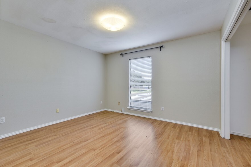 More Photos Of 2111 W Slaughter Ln, Austin Office For Lease