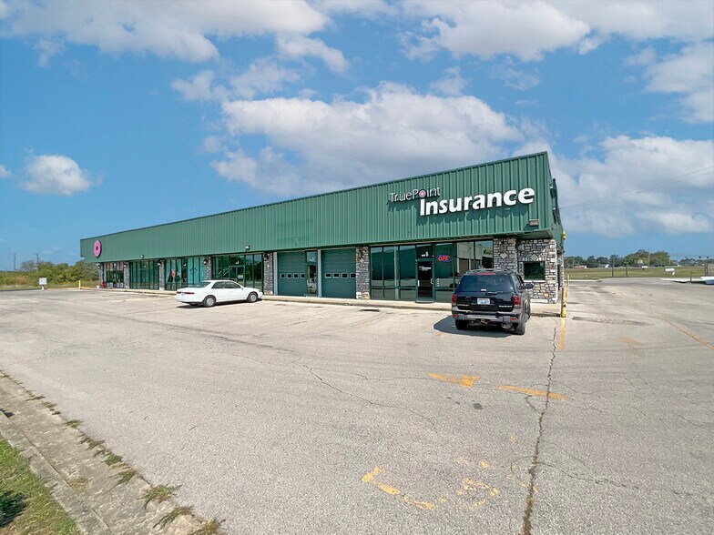 More Photos Of 1085 Eagle Lake Dr, Lawrenceburg Storefront Retail Office For Lease