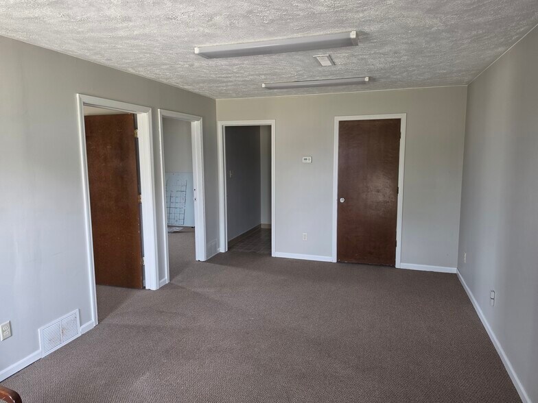 More Photos Of 53115 Faith Ave, Elkhart Manufacturing For Lease
