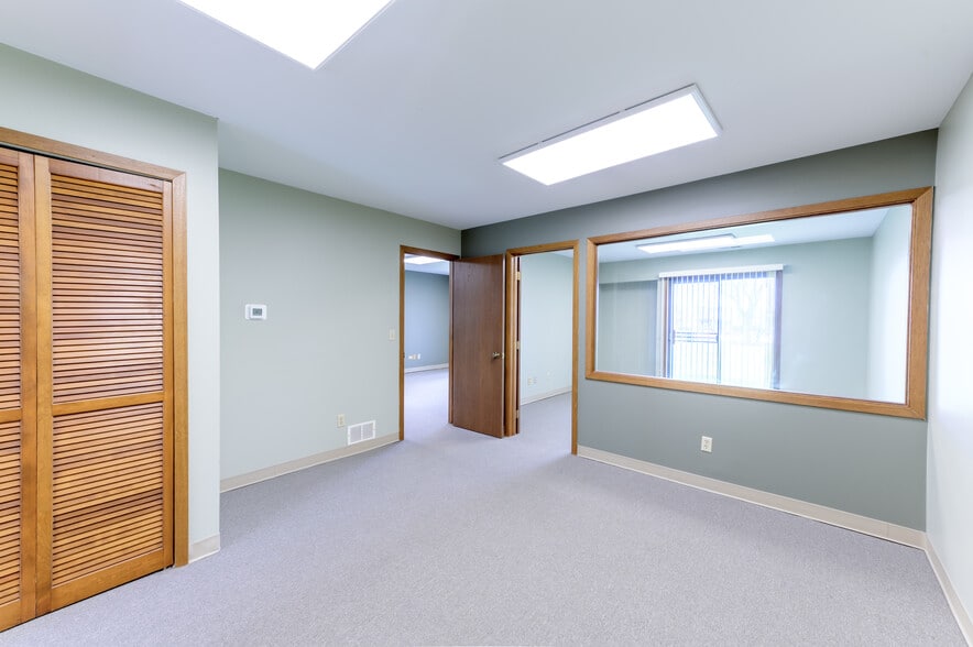 More Photos Of 1250 Executive Pl, Geneva Office For Lease