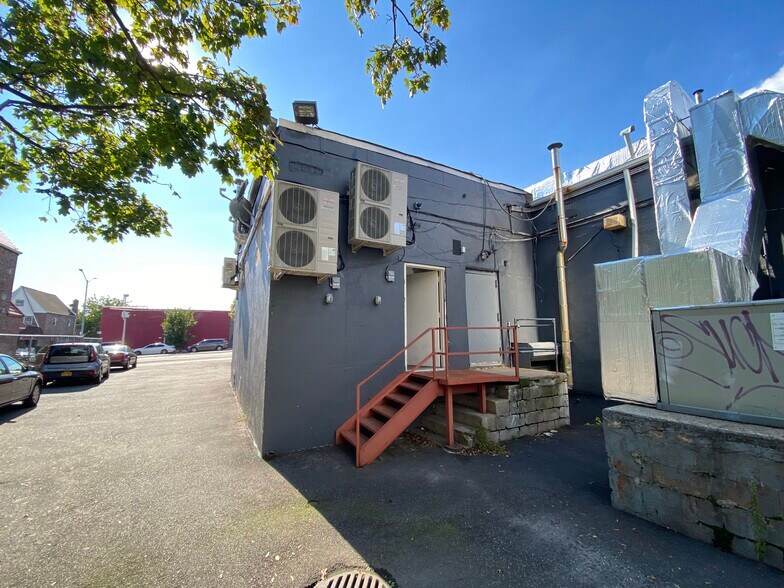 More Photos Of 206-04-206-24 Hillside Ave, Queens Village Storefront For Lease