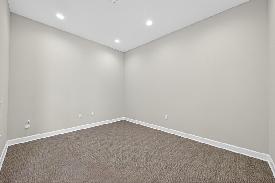 More Photos Of 13803 Madera Run, Humble Office For Sale