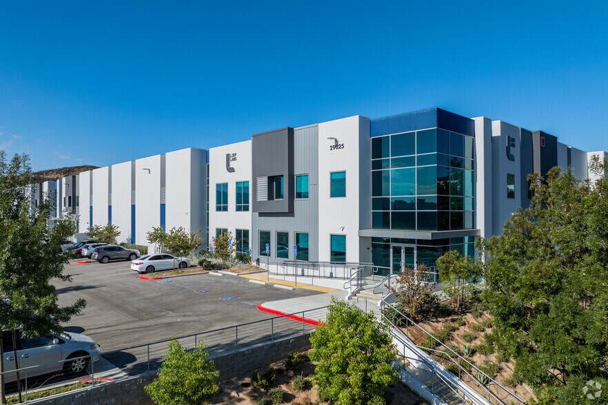 Primary Photo Of 29025-29055 Avenue Paine, Valencia Warehouse For Lease