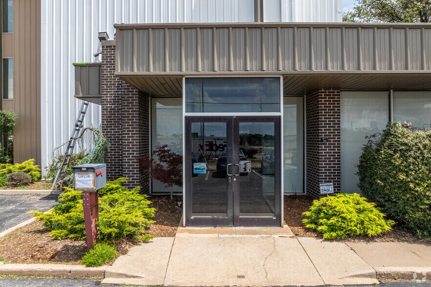 More Photos Of 8600 S I-35 Service Rd, Oklahoma City Warehouse For Sale