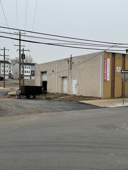 More Photos Of 49 W Front St, Bridgeport Warehouse For Lease