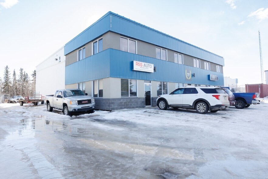 More Photos Of 8121 49 Ave Close, Red Deer Service For Sale