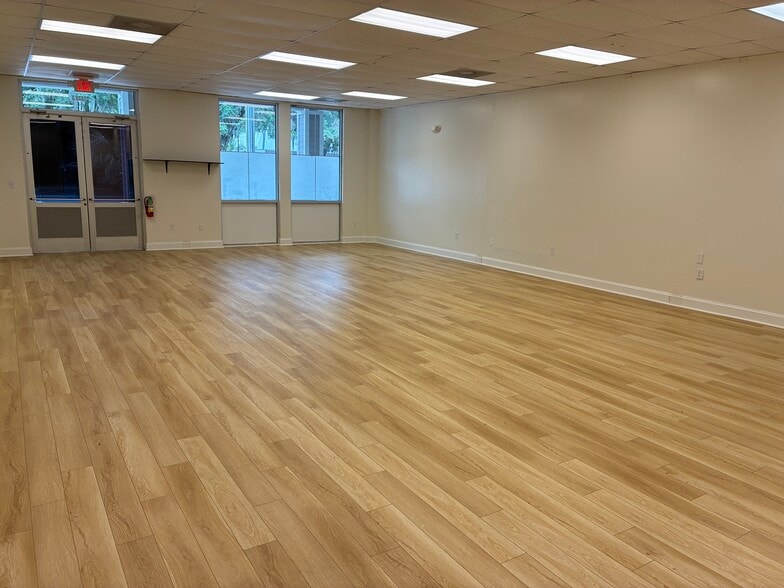 More Photos Of 1420 Ribaut Rd, Port Royal Freestanding For Lease