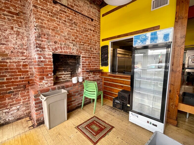 More Photos Of 314 William St, Fredericksburg Storefront For Lease