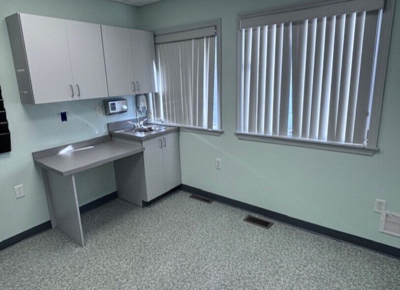 More Photos Of 2601 Annand Dr, Wilmington Medical For Sale
