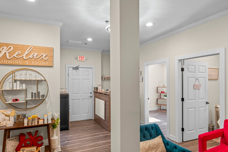 More Photos Of 104 Loudoun St SW, Leesburg Storefront Retail Office For Sale