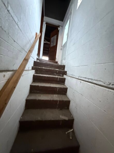 More Photos Of 836 S Mill St, New Castle Storefront Retail Residential For Sale