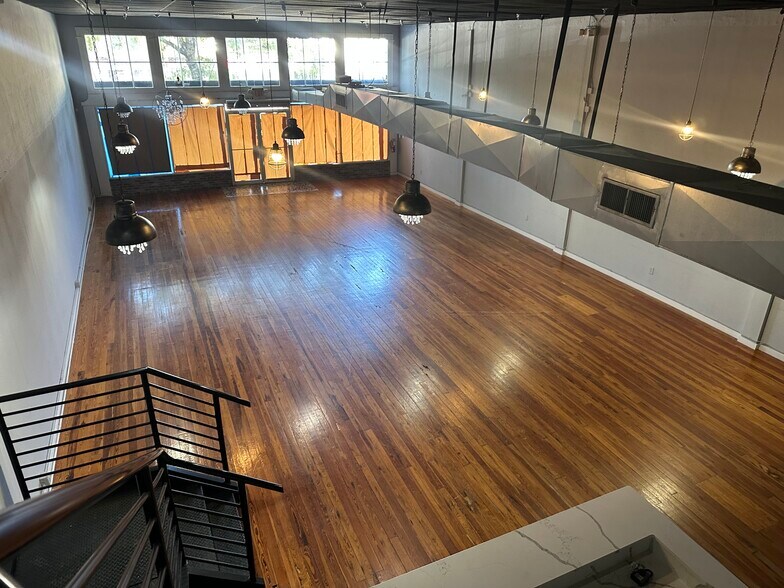 More Photos Of 1540-1548 Main St, Sarasota Storefront For Lease