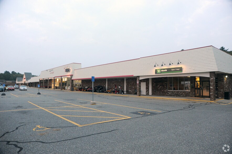 Primary Photo Of 178 Main St, Sturbridge Storefront For Lease