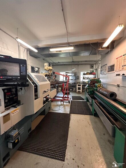 More Photos Of 420-440 Carey St, Deerfield Manufacturing For Sale