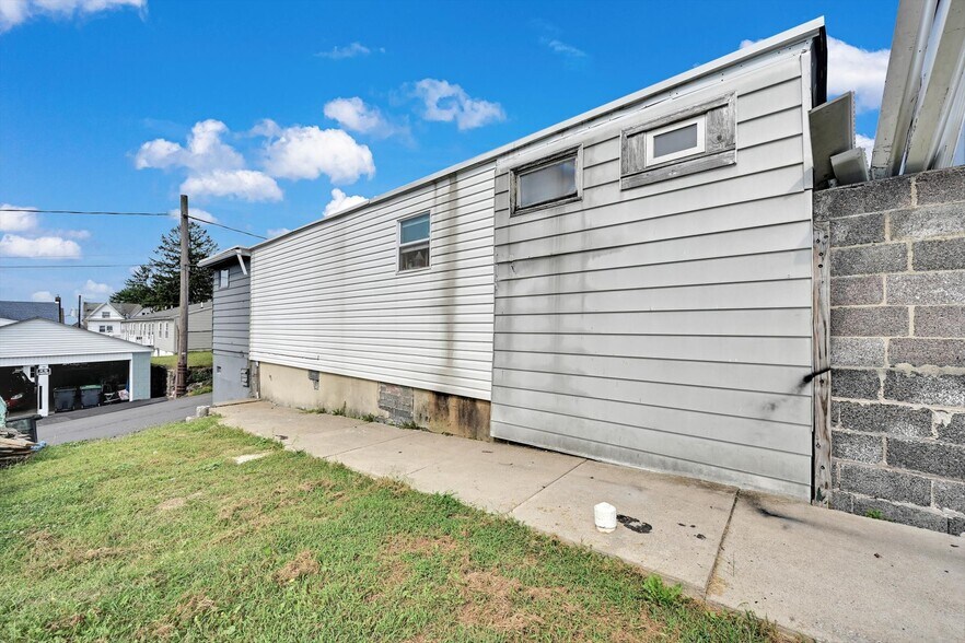 More Photos Of 10 W Oak St, Frackville Restaurant For Sale