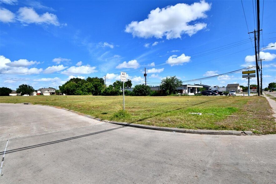 0 Brentwood Park And Hiram Clarke Drive, Houston, TX 77045 Land For