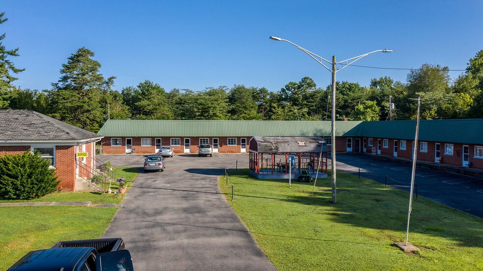 More Photos Of 225 Sturgis Rd, Marion Hotel For Sale