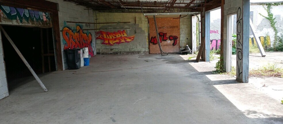 More Photos Of 1562 E Forrest Ave, East Point Industrial For Sale