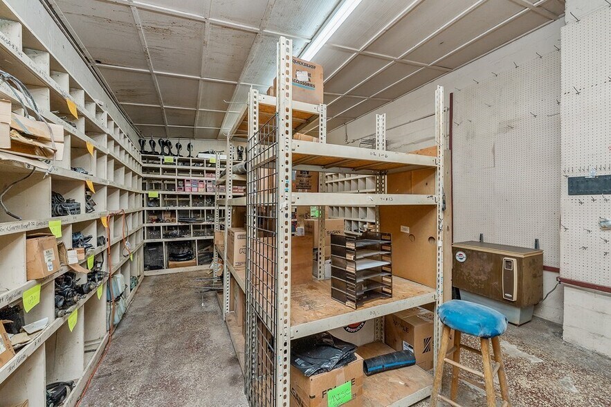 More Photos Of 1470 S Jefferson Ave, Cookeville Showroom For Sale