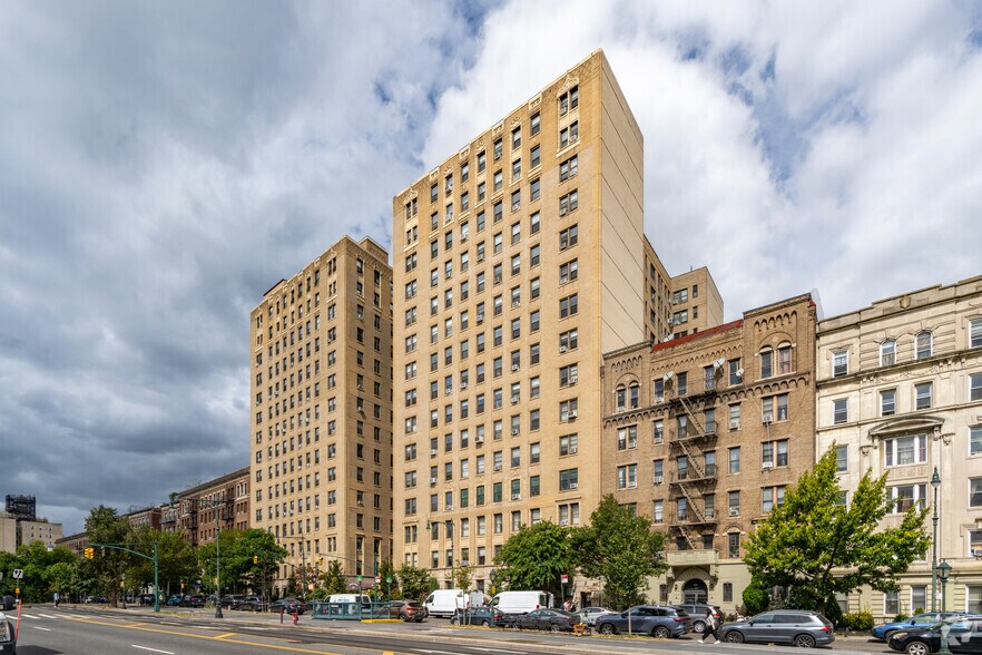 More Photos Of 135 Eastern Pkwy, Brooklyn Apartments For Lease