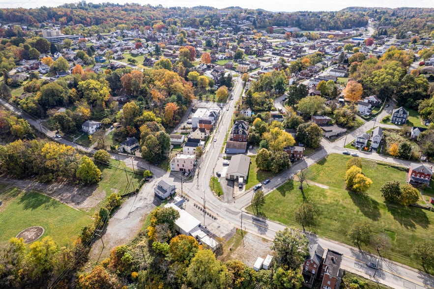 More Photos Of 305 Division St, Jeannette Distribution For Sale