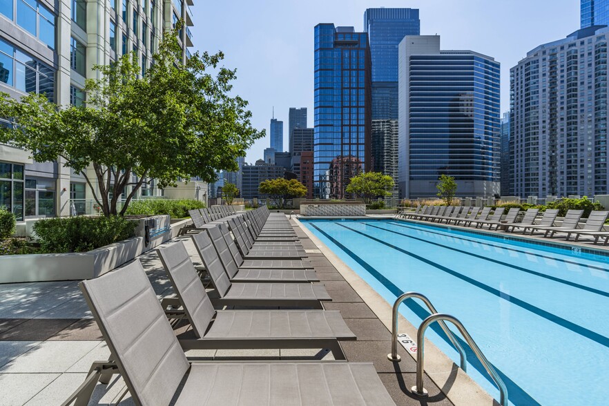 More Photos Of 555 W Kinzie St, Chicago Multifamily For Sale