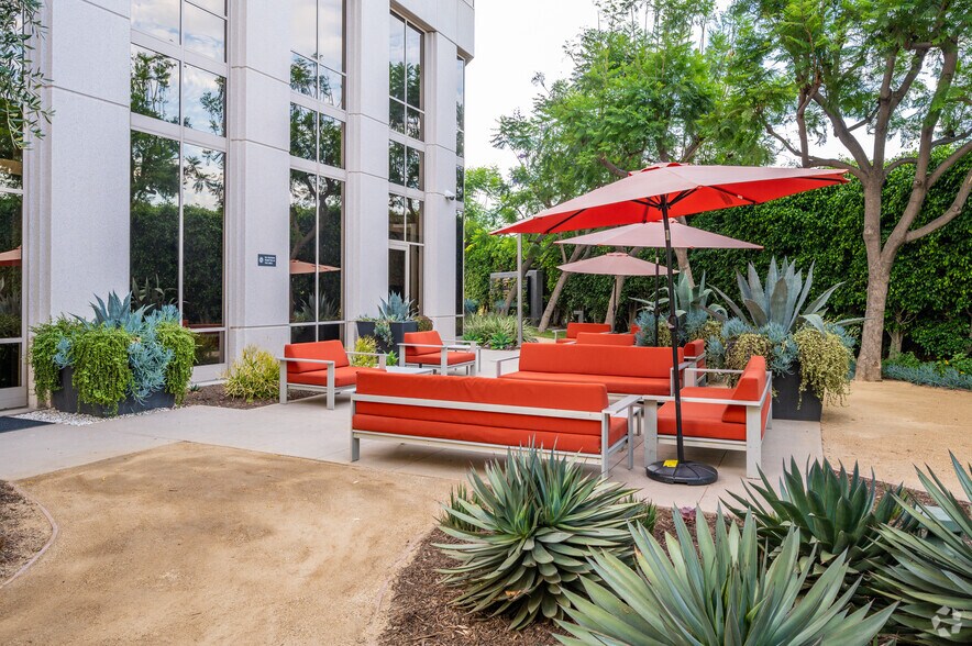 More Photos Of 1551 N Tustin Ave, Santa Ana Office For Lease