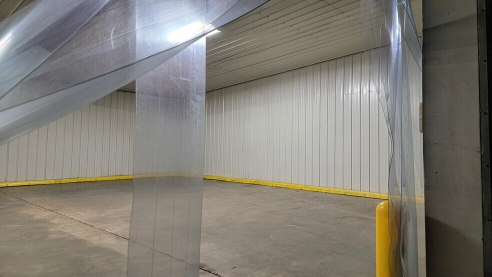 More Photos Of 10610 Washington Ave, Marshfield Warehouse For Lease