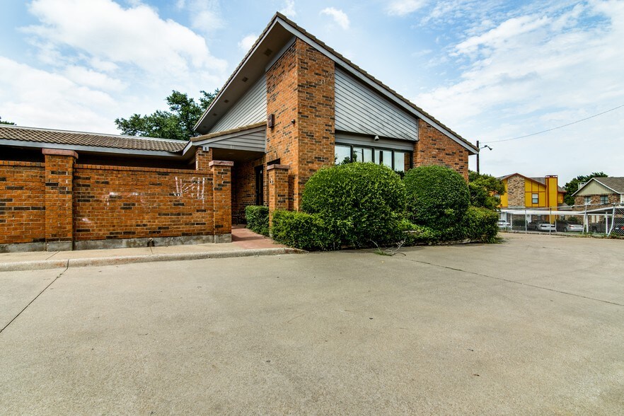 More Photos Of 2231 Peggy Ln, Garland Medical For Sale