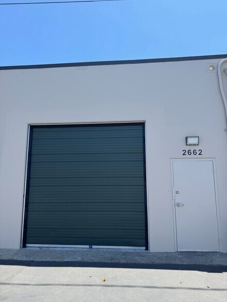 More Photos Of 2700-2722 S Grand Ave, Santa Ana Light Manufacturing For Lease