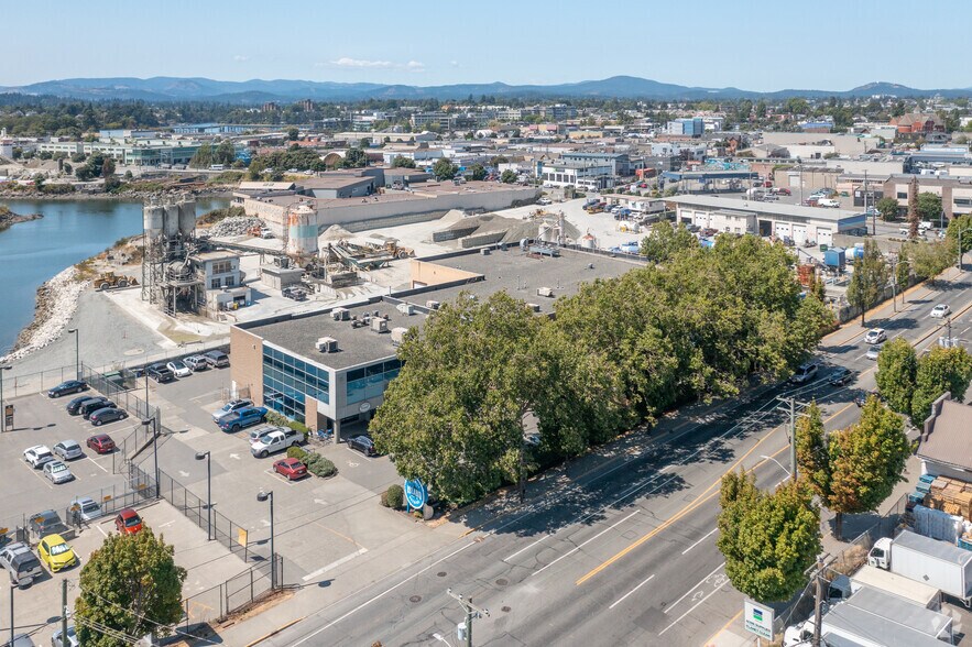 More Photos Of 2326-2330 Government St, Victoria Warehouse For Lease