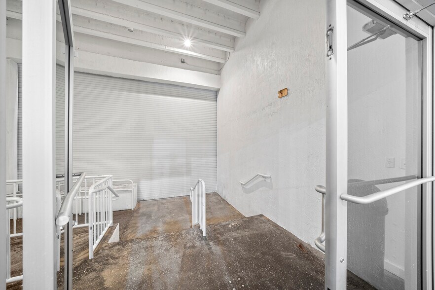 More Photos Of 2585 NW 21st Ter, Miami Warehouse For Lease
