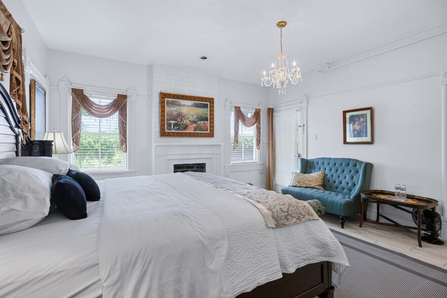 More Photos Of 402 E Gaston St, Savannah Hospitality For Sale