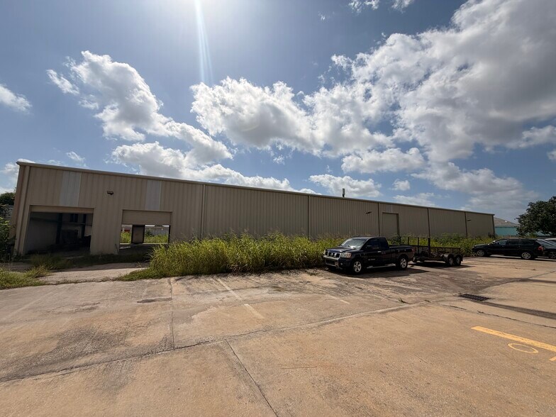 More Photos Of 12345 Bellaire Blvd, Houston Industrial For Lease