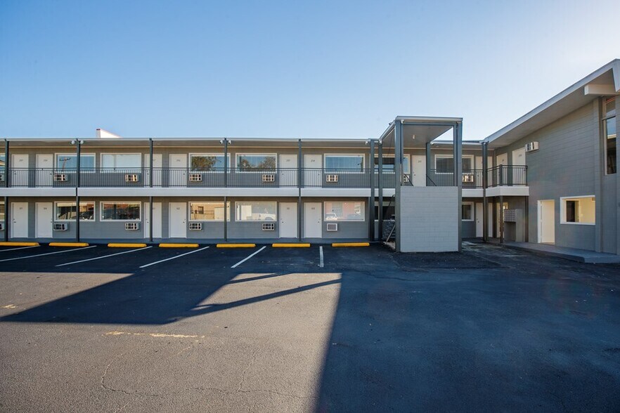 More Photos Of 218 W Hill, Valdosta Hotel For Sale